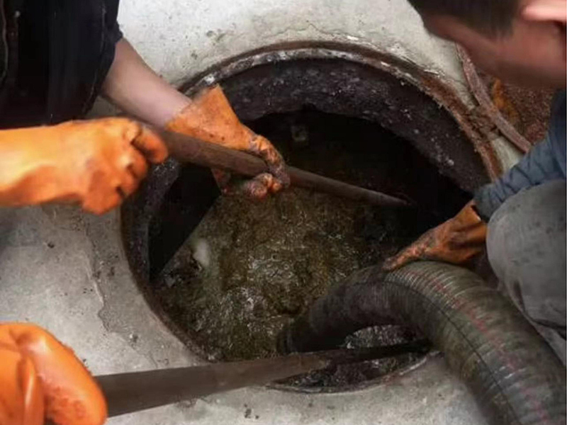 子长清理化粪池时如何避免沼气的危害?